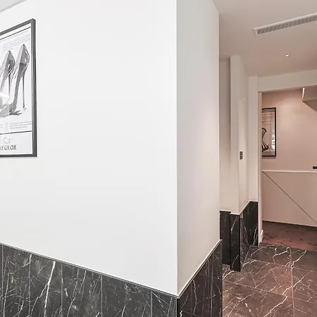 Divine Couture - Rive Gauche Apartment *