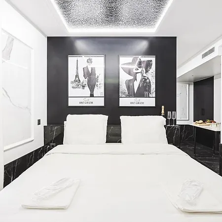 Divine Couture - Rive Gauche